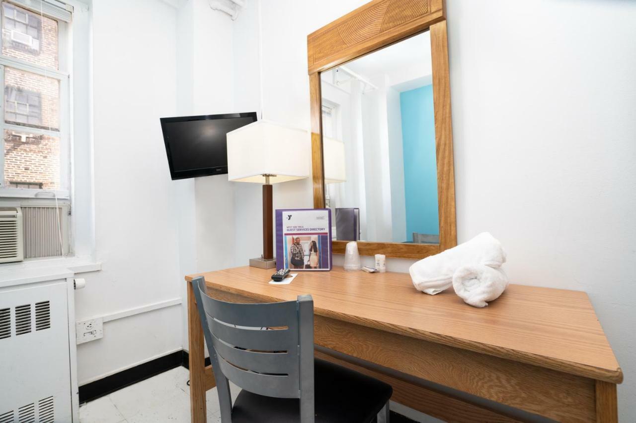 Private Deluxe Bunk Bed Room Semi-Private Bathroom