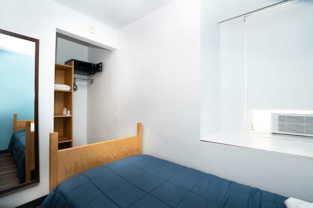 Private Deluxe Single Room Park View Semi-Private Bathroom